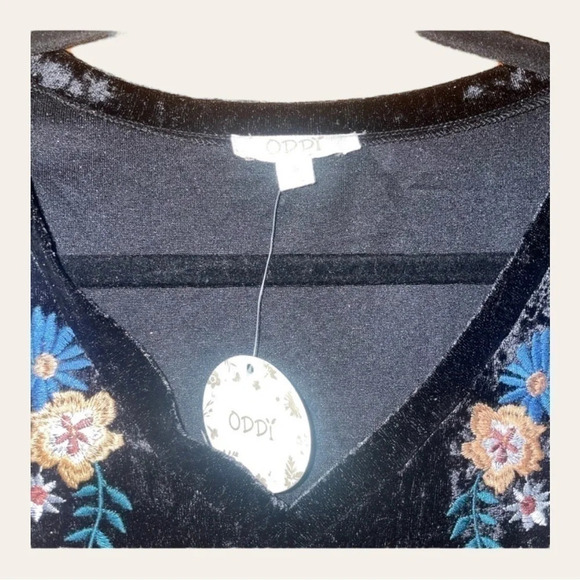 💥NWT💥 ODDY VELVET EMBROIDERED LONG SLEEVE TOP NEVER WORE PERFECT CONDITION - Picture 4 of 13
